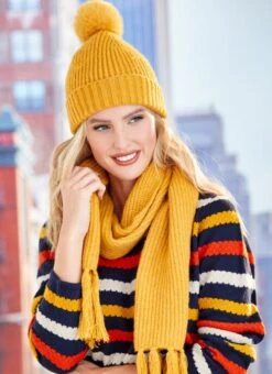 Gold Knitted Tassel Scarf